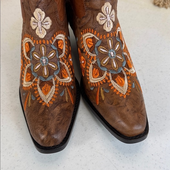 DIBA TRUE Cains Ville Embroidered Western Boot (Women) Size 6:5 - Picture 9 of 11